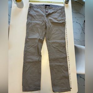 Tommy Hilfiger 33/34 grey pants